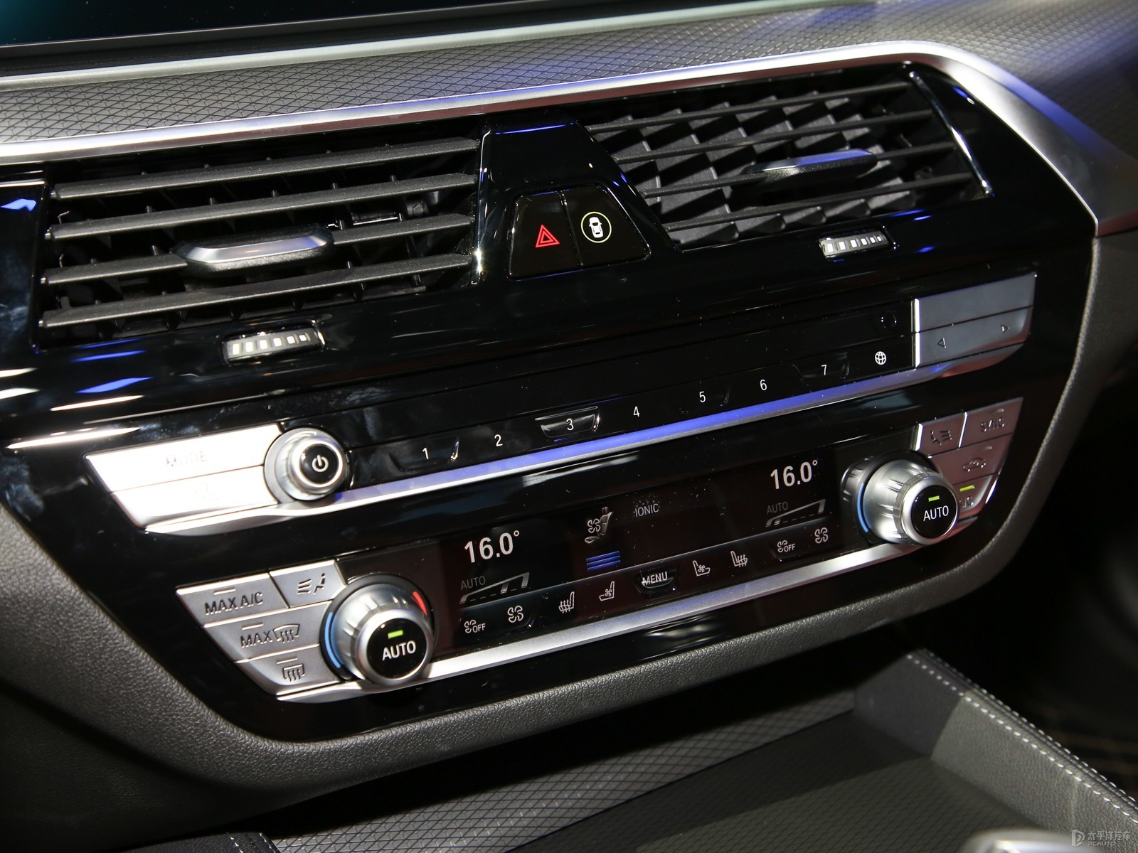 2022款寶馬530Li尊享型豪華套裝內(nèi)飾解析 豪華家用電器的完美融合